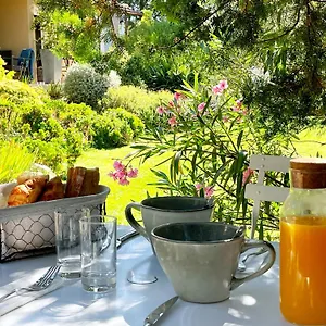 Mas Des Marguerites Bed & Breakfast